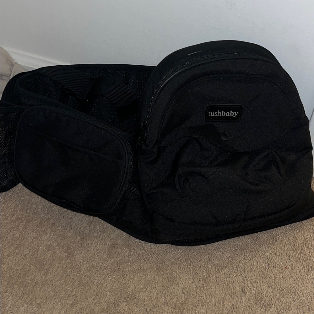 Tushbaby Black Kids Waist Bag — Hands-Free Organizer